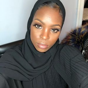 Meet your Posher, Monique